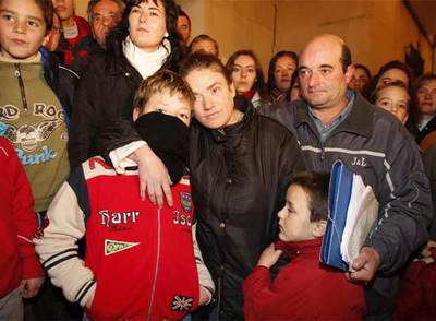 Los vecinos  apoyan a la madre condenada por pegar a su hijo