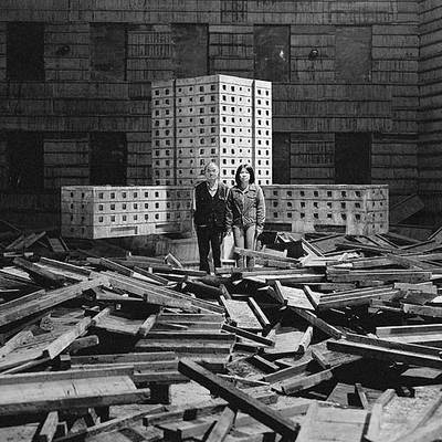 Una imagen de  Retratos de sin techo, realquilados e hipotecados. 