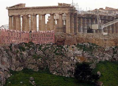 LA PROTESTA GRIEGA LLEGA HASTA LA ACRÓPOLIS