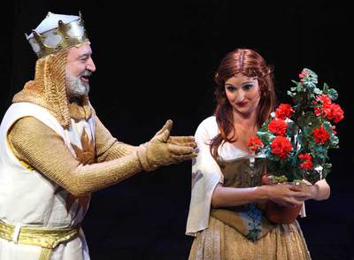 Un momento de  Spamalot , adaptación del Tricicle de la obra de Monty Python.