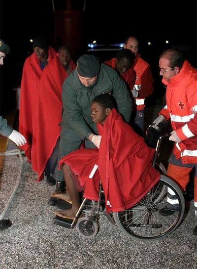 Llega una patera con 37 personas