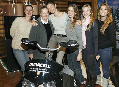 LAS BÜNDCHEN, CON LAS PILAS PUESTAS