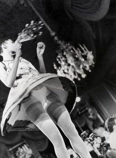  Vista frontal. Desfile de moda de Geoffrey Beene  (1990), de Zoe Leonard.