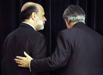 El presidente de la Reserva Federal, Ben Bernanke, y el del BCE, Jean-Claude Trichet, el pasado mes de noviembre en Francfort.