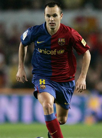 Iniesta, en un partido con el Barça.