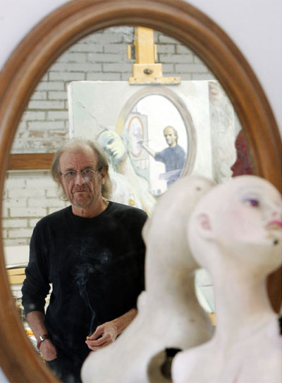 Luis Eduardo Aute, ayer en su estudio de Madrid.