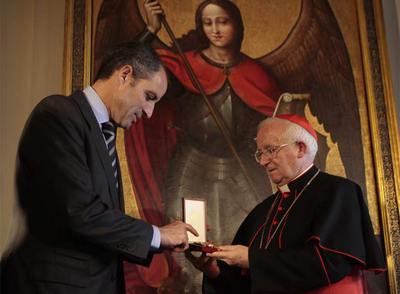CAMPS, CON EL PREFECTO DEL PAPA