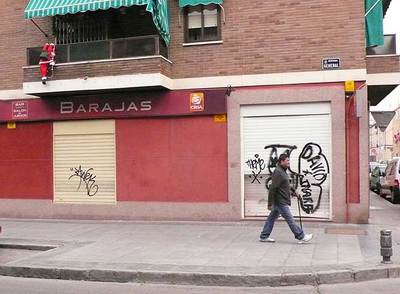 Unos 'aluniceros' roban en unos recreativos de Barajas