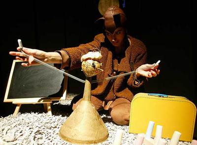 Un momento de la obra  Que viene el lobo,  de Kamante Teatro, que puede verse en Almería.