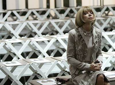  Anna Wintour   espera el comienzo del desfile de la colección primavera-verano 2009 de Burberry el pasado septiembre en Milán.