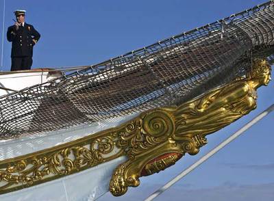 La diosa Minerva vuelve a guiar al buque 'Elcano'