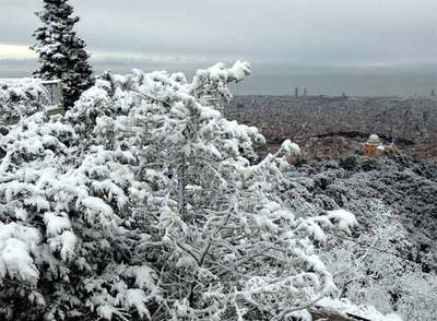 El Tibidabo se tiñe de blanco a la espera de nuevas nevadas