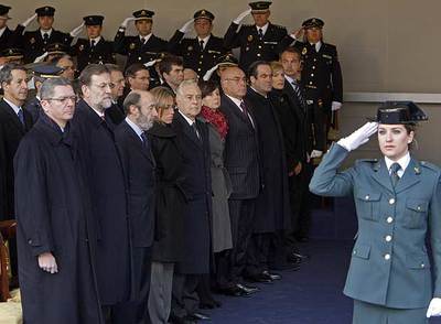 Los sindicatos policiales plantan a Zapatero en un homenaje a las víctimas