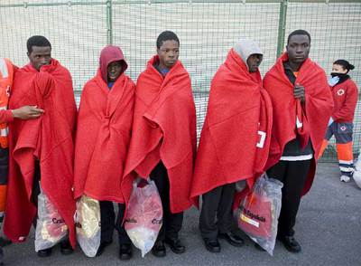 Una patera con un cadáver arriba a la isla de Alborán