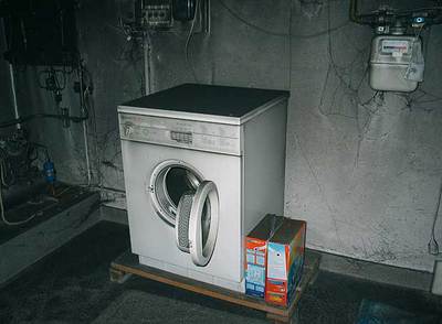 Obra de la serie  Nimmt Schaden  (2007), de Peter Piller.