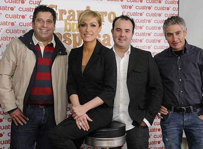 Luján Argüelles y tres de los hombres que buscan novia en  Granjero busca esposa. 