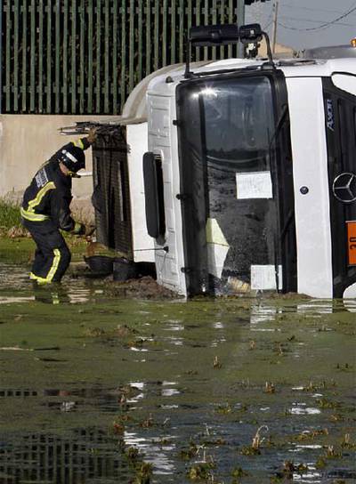 VUELCO Y FUGA DE GASOIL