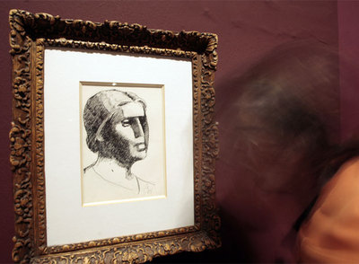 Un dibujo de Julio González, ayer en la exposición  Mestres moderns del dibuix .