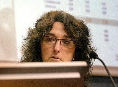 La  vicelehendakari  Idoaia Zenarruzabeitia, en un momento de la conferencia de prensa ofrecida en Vitoria.