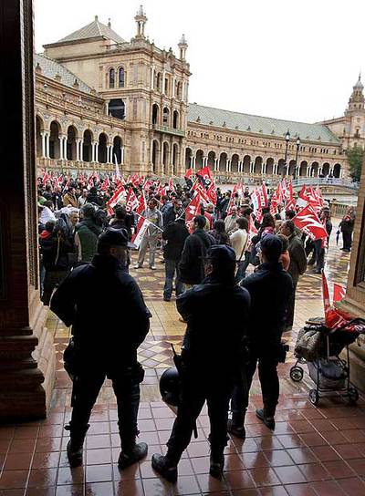 Trabajadores contra el ERE de Renault, en Sevilla