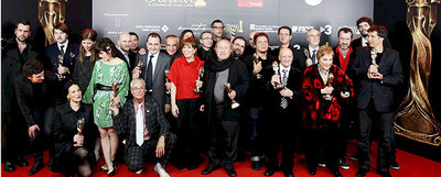 Foto de familia de los premiados con los primeros Gaudí de la Academia de Cine Catalán.