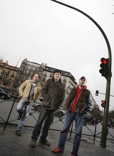 Los compoentes de Asfalto, en el centro de Madrid.