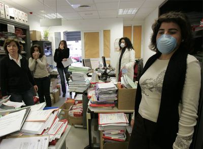 Plante de funcionarios judiciales por malos olores