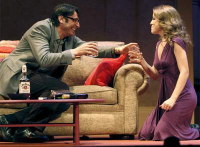 Los actores Carmelo Gómez y Silvia Abascal en una escena de la obra  Días de vino y rosas .