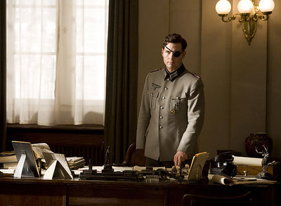 Tom Cruise, caracterizado como Claus von Stauffenberg en  Valkiria. 
