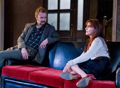 Tristán Ulloa y Ana Fernández, en un momento de la representación de  Regreso al hogar. 