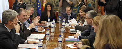 Fernández Bermejo (segundo por la izquierda), con representantes de las asociaciones judiciales.