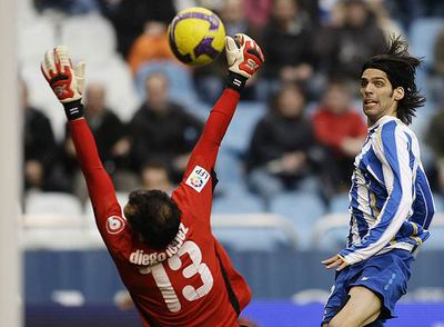 Lafita supera a Diego López y marca el primer gol del Depor.