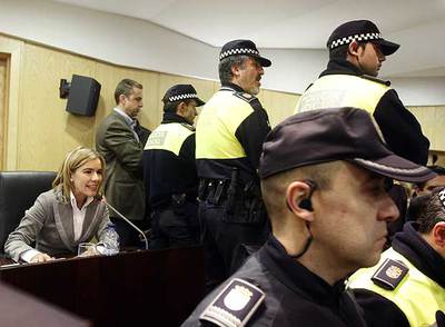 La alcaldesa de Pinto, Miriam Rabaneda, del PP, en el pleno de la moción de censura.
