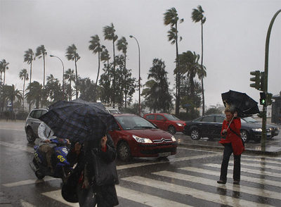 La lluvia y el viento azotan a toda Andalucía