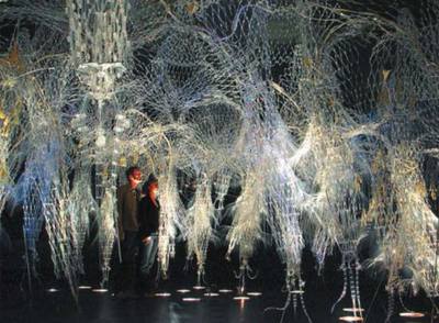 La cueva mágica,  Hylozoic Spoil,  del canadiense Philip Beesley.