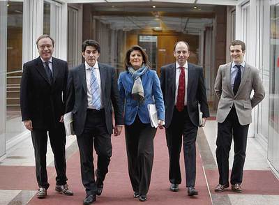 Juan Soler, David Pérez, Gádor Ongil, Benjamín Martín Vasco y Pablo Casado, miembros del PP en la comisión.