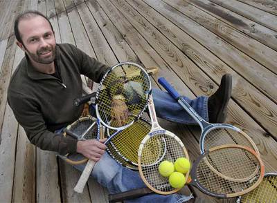 Óscar Burrieza posa en su casa de Lugo.