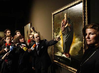 El profesor Benito Navarrete explicaba ayer a los periodistas algunos detalles de  La Inmaculada. 