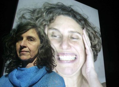 Elena Córdoba, durante la escenificación de su  Anatomía poética. 