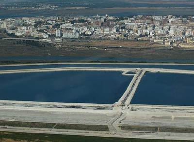 Las balsas de fosfoyesos de Fertiberia junto a Huelva.
