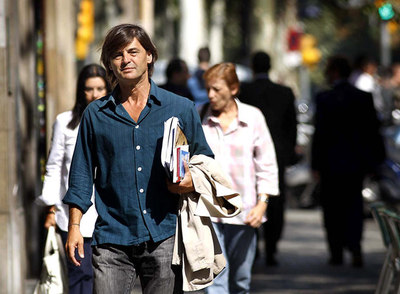 Jacinto Antón, tocado con gorro de aviador.