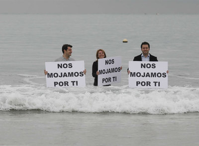 Baño en La Concha de tres candidatos del PP