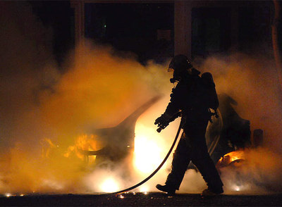 Arden tres coches en la zona del Fórum