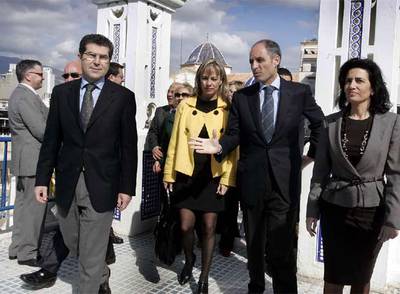 CAMPS SE AFERRA A LA CALLADA POR RESPUESTA