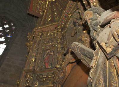 La limpieza de la catedral de Ourense revivirá los colores que lucía el pórtico en el siglo XIII