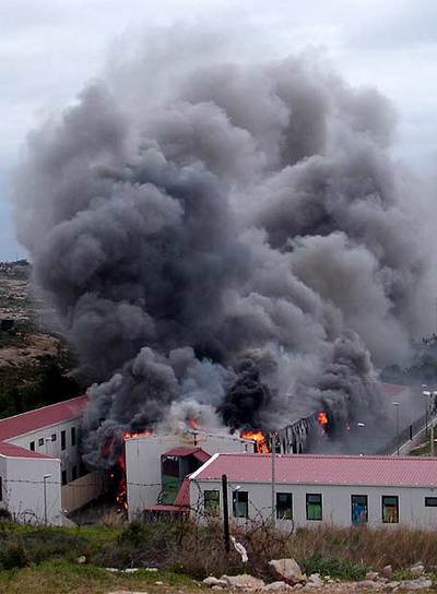 Los 'sin papeles' se rebelan en Lampedusa