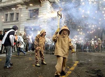  Correfoc  infantil en Barcelona con motivo de las fiestas de la Mercè.