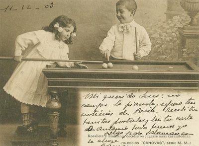  Rosalieta y Emiliano jugando al billar , tarjeta postal de 1903 de la colección Cánovas.