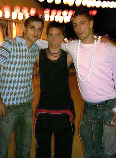 En una imagen de la red social Tuenti, los amigos de Marta: Samuel Benítez,  Javi  y Miguel Carcaño, su ex novio.