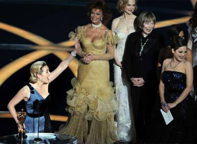 Kate Winslet celebra su Oscar junto a Sofía Loren, Nicole Kidman, Shirley MacLaine y Marion Cotillard.